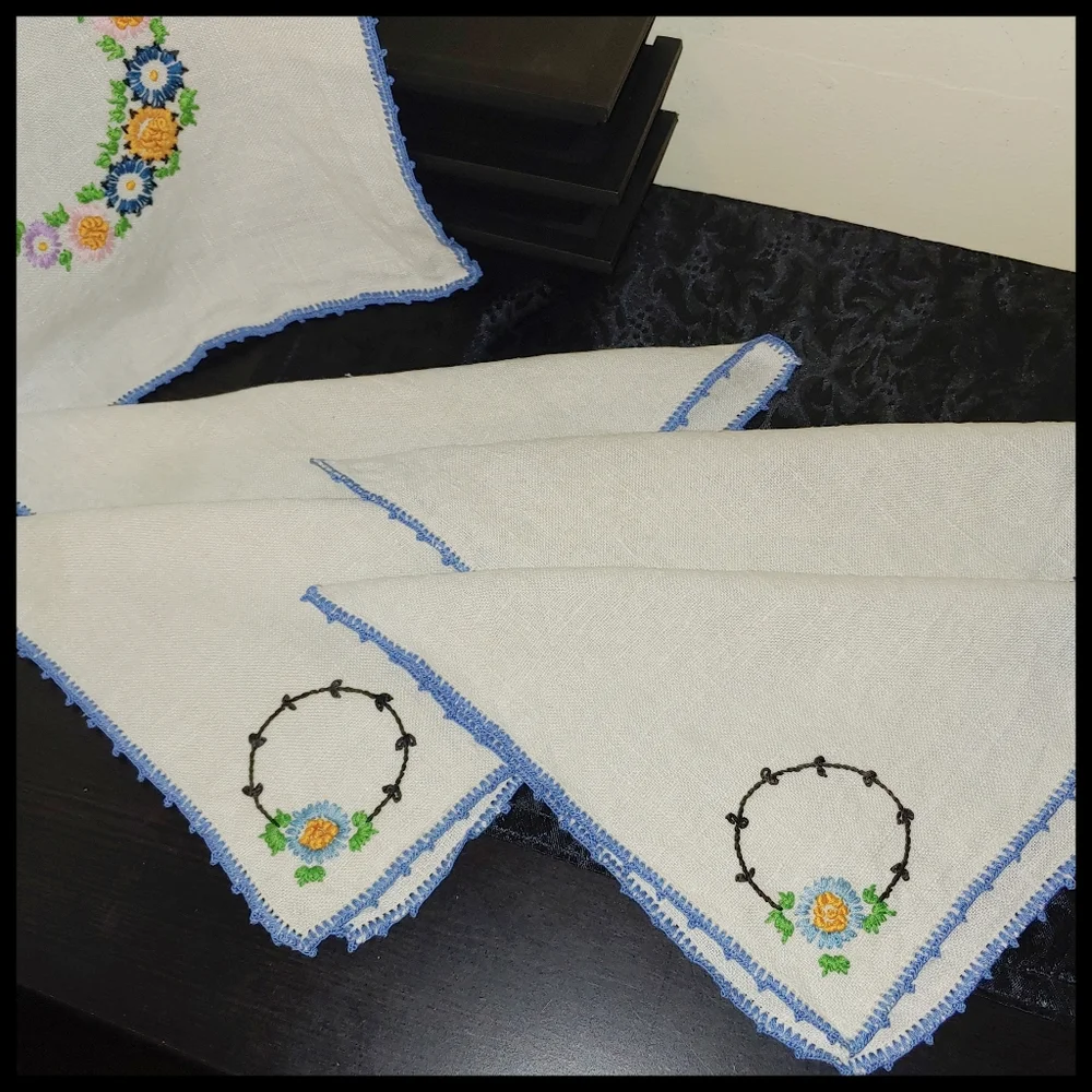 Vintage Embroidered Linen Table Cloth and Napkin Set